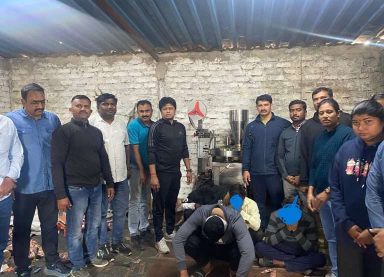 लोणीकाळभोरमध्ये बनावट RMD-विमल गुटख्याचा कारखाना उद्ध्वस्त:एक कोटींचा मुद्देमाल जप्त, चौघांना अटक