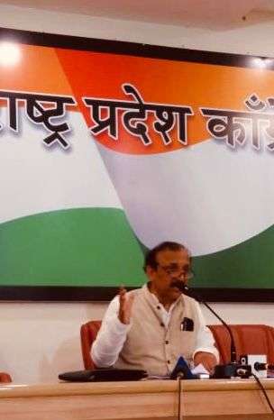 निवडणूक आयोगाच्या’ चुकांची जबाबदारी फडणवीस टाळतात कशी..?