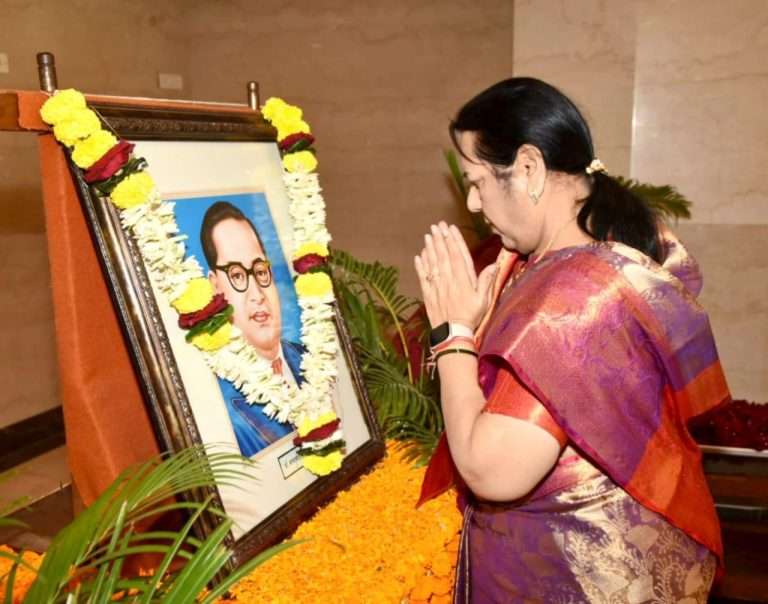 डॉ. बाबासाहेब आंबेडकर महापरिनिर्वाण दिनानिमित्त उपसभापती डॉ. नीलम गोऱ्हे यांच्याकडून विनम्र अभिवादन