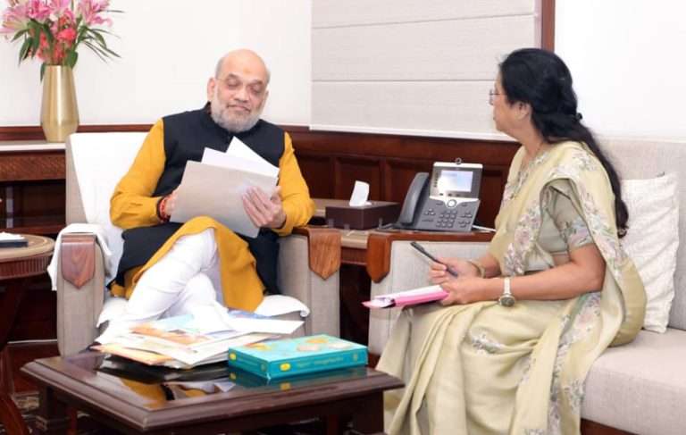 सोशल मीडियावरील वादग्रस्त कंटेंटवर गृहमंत्रालयाने योग्य कारवाई करावी ,गृहमंत्री अमित शहा यांना भेटून  खा. मेधा कुलकर्णी यांनी केली विनंती