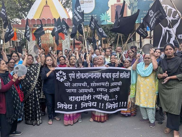 लोकमान्यनगर प्रश्न पेटला; शेकडो नागरिकांचा घंटानाद आंदोलनातून सरकारला इशारा !