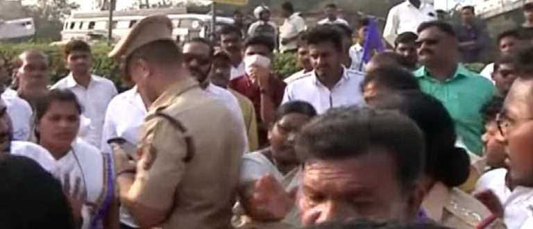 चैत्यभूमीकडे जाणाऱ्या अनुयायांना अडवल्याने तणाव:चुनाभट्टी-सायन मार्गावर मोठा गोंधळ, अखेर पोलिसांनी नमते घेत रिक्षा सोडल्या