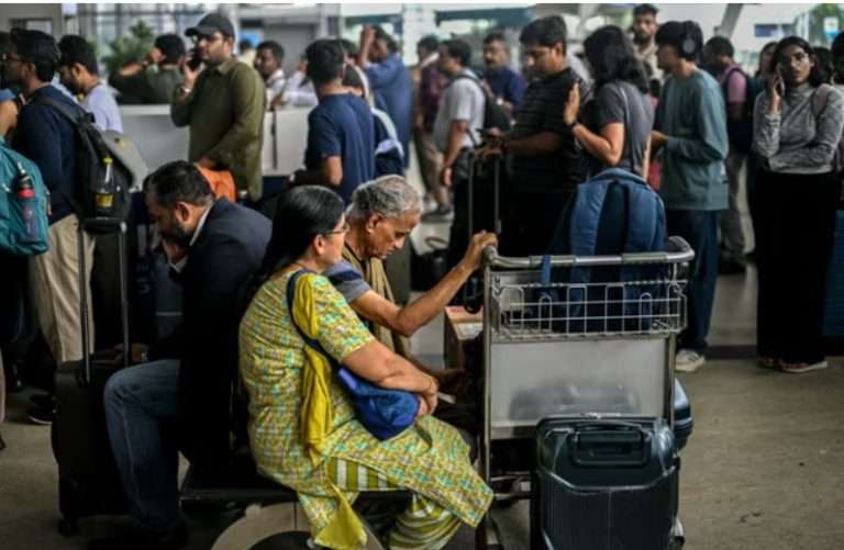 7 दिवसांत 4500 + विमाने रद्द- प्रवाशांच्या मनस्तापाच्या भरपाईचा हक्क देणारा कायदा देशात आहे का नाही?