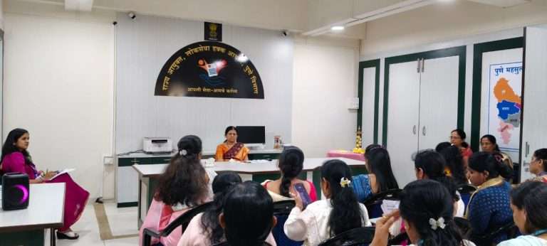 नागरिकांना अधिसूचित सेवा विहीत कालावधीत उपलब्ध करुन द्याव्यात-राज्य सेवा हक्क आयोगाच्या पुणे विभाग आयुक्त चित्रा कुलकर्णी