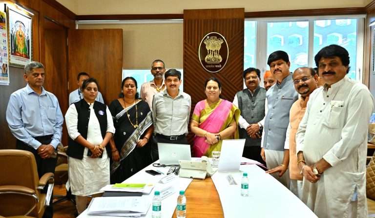 पुण्यातील मालधक्का चौकातील एमएसआरडीसीची जागा पुन्हा सार्वजनिक हितासाठी; ताबा शासनाकडे आणण्यासाठी तातडीचा पाठपुरावा – उपसभापती डॉ. नीलम गोऱ्हे