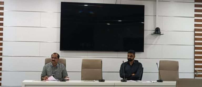 सहकारी गृहनिर्माण संस्थांच्या मानीव अभिहंस्तातरणाची प्रक्रिया गतीने पूर्ण करा- जिल्हाधिकारी जितेंद्र डुडी