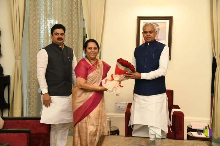 राज्यपाल आचार्य देवव्रत यांची सभापती व उपसभापती यांनी घेतली सदिच्छा भेट