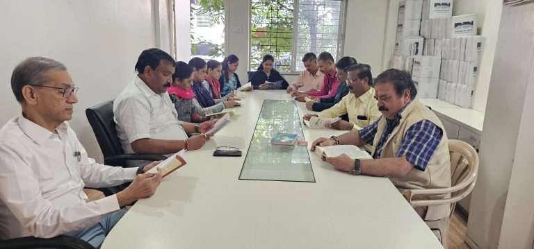 शांतता पुणेकर वाचत आहेत मध्ये उद्यम विकास सहकारी बँकेच्या कर्मचाऱ्यांचा सहभाग