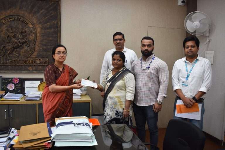 महापालिकेच्या २३ सेवकांना,वारसांना समुह वैयक्तिक अपघात विमा योजनेचे सव्वादोन कोटी रुपयांचे वाटप