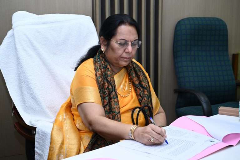 “वाहनांतील पॅनिक बटण आणि प्रवासी भाडे तत्व वाहनांच्या सुरक्षितता प्रणालीची परिणामकारता तपासा; त्रुटी दूर करा — उपसभापती डॉ. नीलम गोऱ्हे”