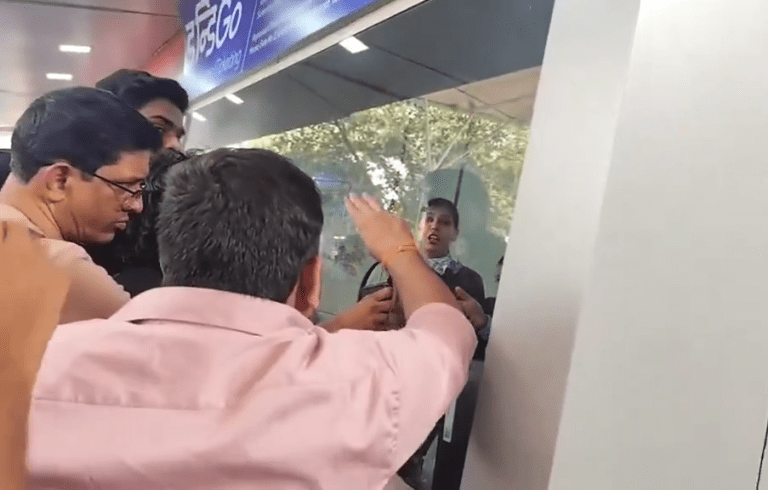 मुंबई विमानतळावर तुफान राडा..प्रवाशांचा सयंम सुटला