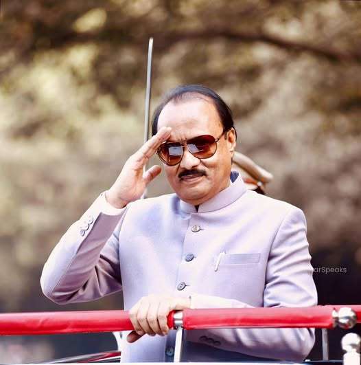 आम्हा सर्वांना काळाने पोरक केलं:आमच्या डोक्यावरील मायेची सावलीच हिरावून घेतली, रुपाली चाकणकरांची भावनिक पोस्ट