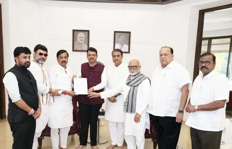 सुनेत्रा पवारांचा राज्यसभेच्या खासदारकीचा राजीनामा:NCP च्या गटनेतेपदी एकमताने निवड, मुख्यमंत्र्यांकडे सोपवले नियुक्तीचे पत्र
