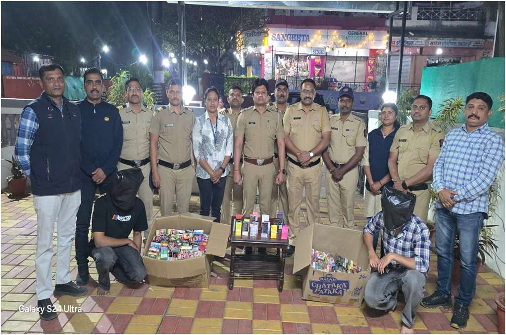 साडेआठ लाखाची E सिगारेट आणि हुक्का फ्लेवर पकडले , तिघांना अटक