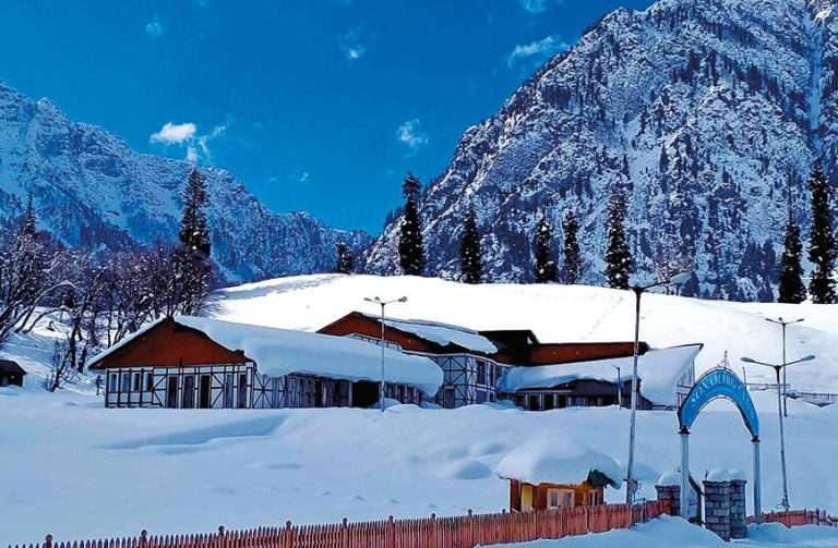 रविवारी सोनमर्ग खोऱ्याचे तापमान मायनस 8.9, श्रीनगरचे -4.7,आणि पहलगाममध्ये -6°C