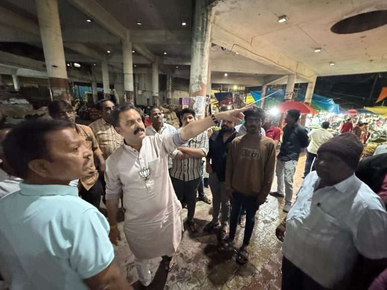 ऐतिहासिक महात्मा फुले मंडईतील समस्यांचे निराकरण प्राधान्याने करणार – राघवेंद्र बाप्पू मानकर