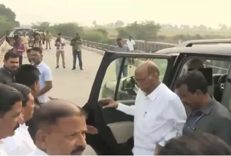 अजित पवारांच्या निधनानंतर शरद पवार सक्रिय:दूषित झालेल्या नीरा नदीची केली पाहणी, बारामतीकरांना आता ‘साहेबांचा’ आधार