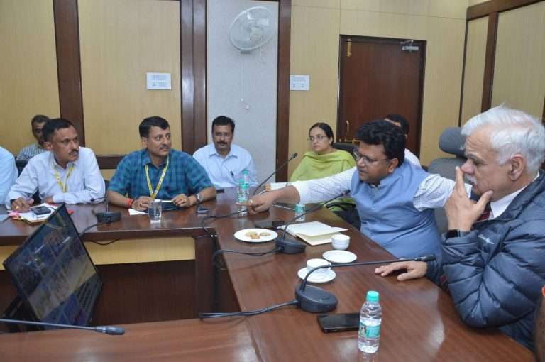 दुर्गाशंकर मिश्रा यांनी घेतली  पुणे महानगरपालिकेच्या प्रकल्पांची माहिती