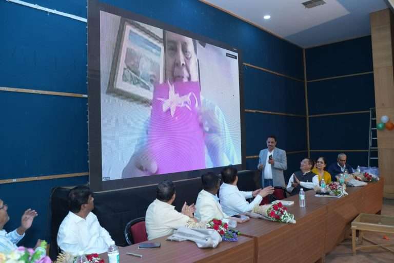 मोहन ठोंबरे यांच्या ‘एक वचन : स्वतःला दिलेले’ पुस्तकाचे प्रकाशन