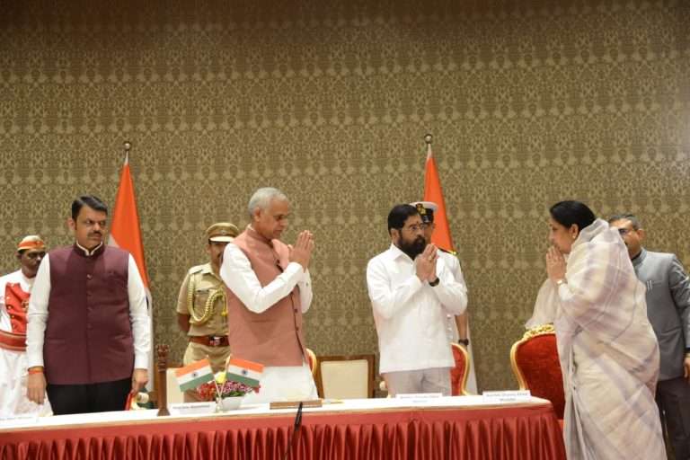 सुनेत्रा पवार उपमुख्यमंत्री : ६ मिनिटांचा सोहळा; शरद पवारांची अनुपस्थिती