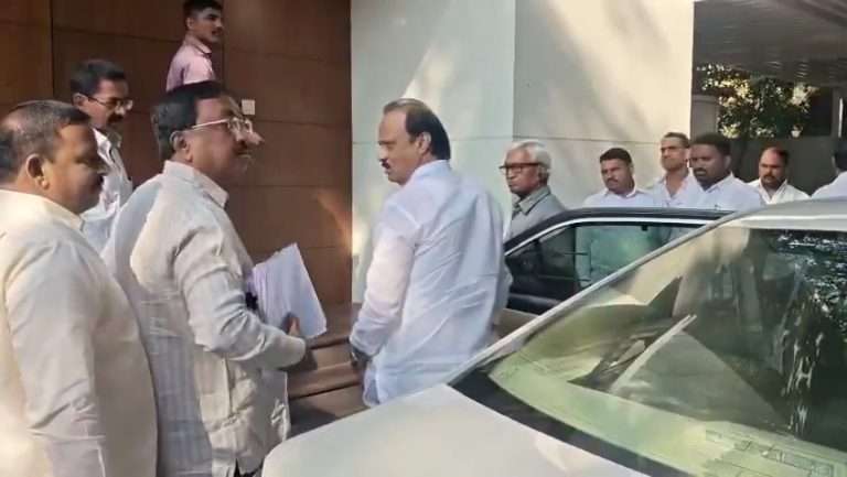 अजित पवार PA अन् कर्मचाऱ्यांवर संतापले:’बारामती हॉस्टेल’चा दरवाजा बंद पाहून काहीवेळ ताटकळत उभे राहण्याची वेळ
