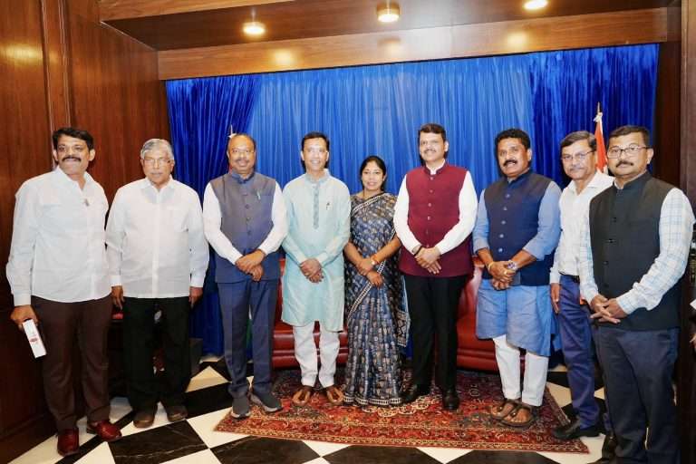 नवनिर्वाचित महापौर मंजुषा नागपुरे, उपमहापौर वाडेकर,सभागृहनेते बिडकर  यांनी घेतली मुख्यमंत्र्यांची भेट 