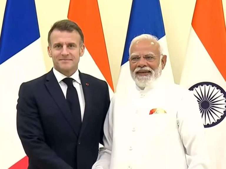 मुंबईत PM मोदी फ्रान्सचे अध्यक्ष मॅक्रॉन यांना भेटले:भारत-फ्रान्समध्ये 3.25 लाख कोटींचा करार, भारताला मिळणार 114 राफेल