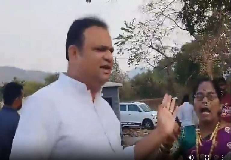 विधानसभा अध्यक्ष राहुल नार्वेकरांनी कोकणात केलं तरी काय ?:राऊत VIDEO शेअर करत म्हणाले – घटना का व कुठे घडली? हे सांगता की सांगू?
