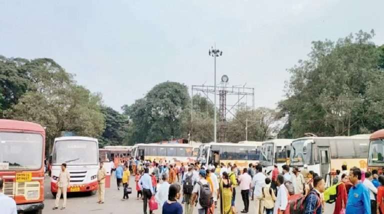 पुण्यातून मुंबईला जाणाऱ्या सर्व एसटी बस रद्द…; मुंबई-पुणे एक्सप्रेस-वेवर मोठी वाहतूक कोंडी