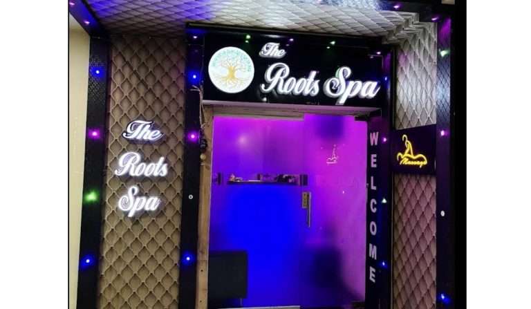 स्पा सेंटरवर कारवाई; बिल्डिंगवरून उडी मारल्याने महिलेचा मृत्यू, पुरुष जखमी