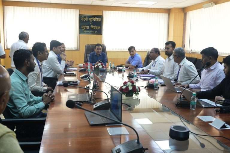 मुख्य सचिवांनी घेतला नोंदणी महानिरीक्षक व मुद्रांक नियंत्रण कार्यालयाचा आढावा; नव्या नोंदणी भवनाची केली पाहणी