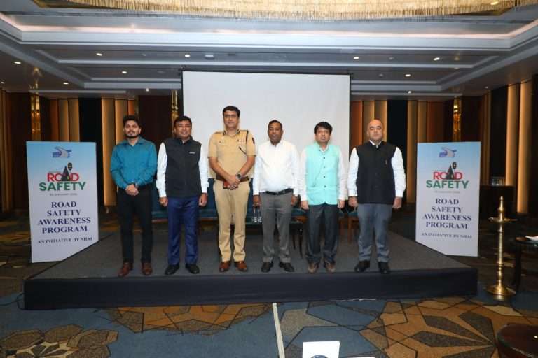 रस्ता सुरक्षा जनजागृती व प्रशिक्षण कार्यक्रम संपन्न
