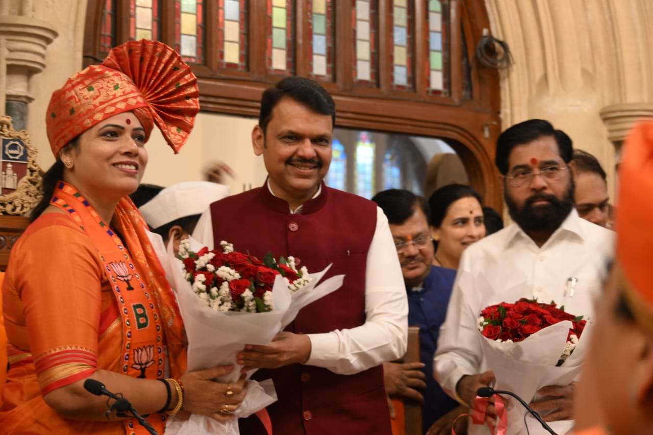 मुंबई महापालिकेत ४४ वर्षांनंतर भाजपाचा महापौर, श्रीमती रितू तावडे महापौरपदी विराजमान