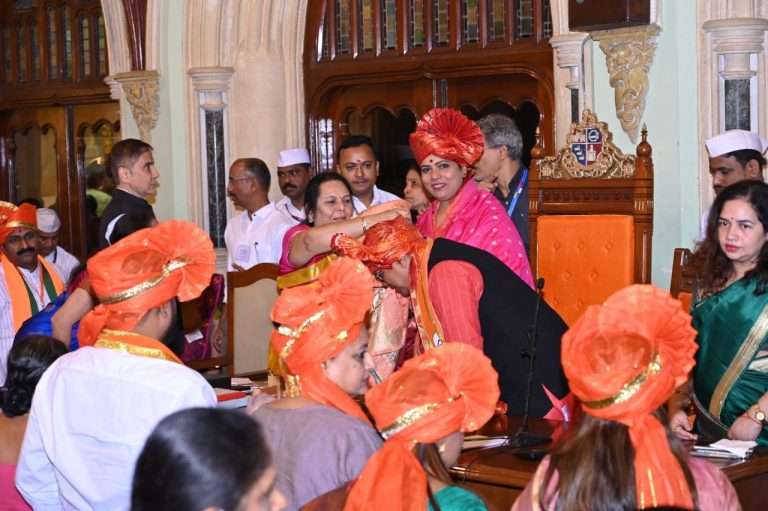 महापौर रितू तावडे व उपमहापौर संजय घाडी यांना उपसभापती डॉ. नीलम गोऱ्हे यांच्या शुभेच्छा
