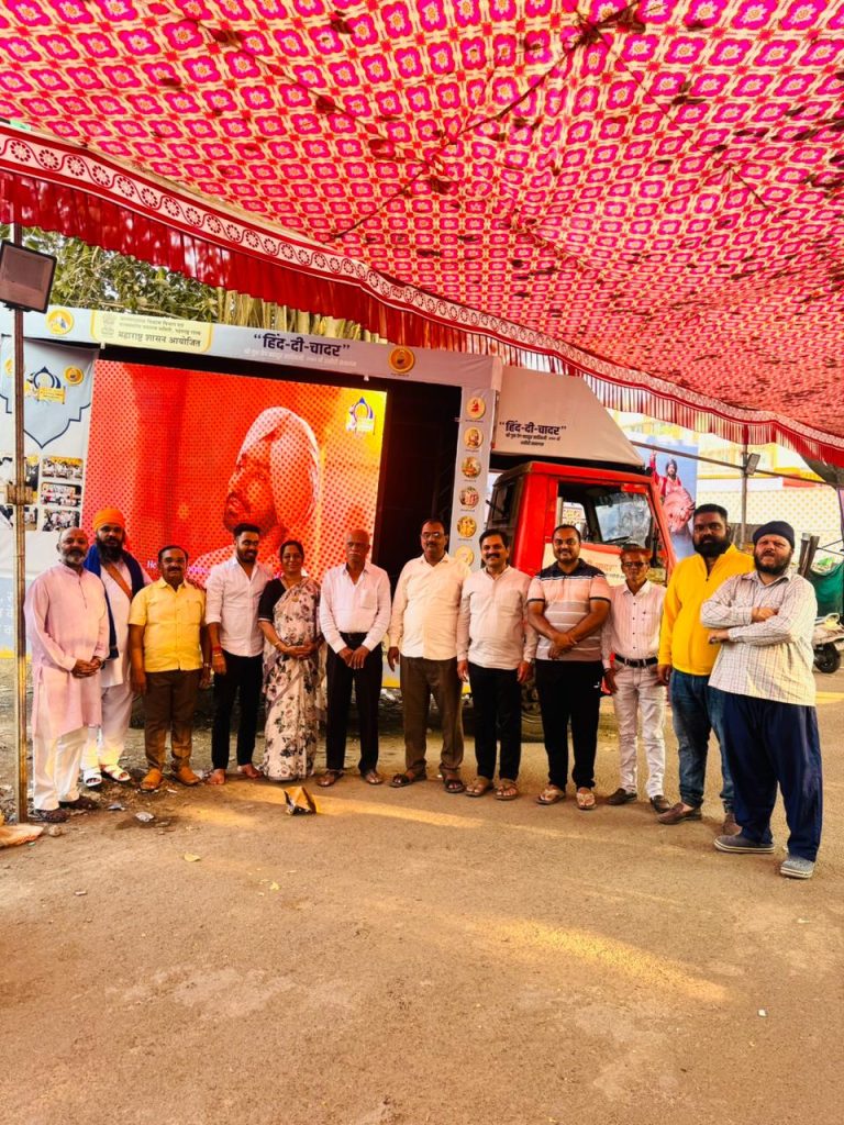 गुरु तेग बहादुर सिंह यांच्या ३५० व्या शहीद महोत्सवानिमित्त पुण्यात चित्ररथाचे स्वागत