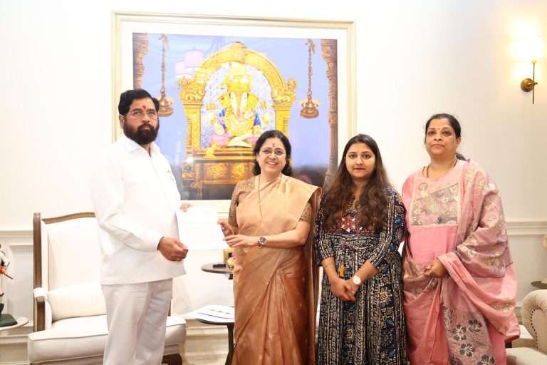 जगदाळे कुटुंबासह खासदार मेधा कुलकर्णी यांनी घेतली उपमुख्यमंत्री एकनाथ शिंदे व मंत्री चंद्रशेखर बावनकुळे यांची भेट