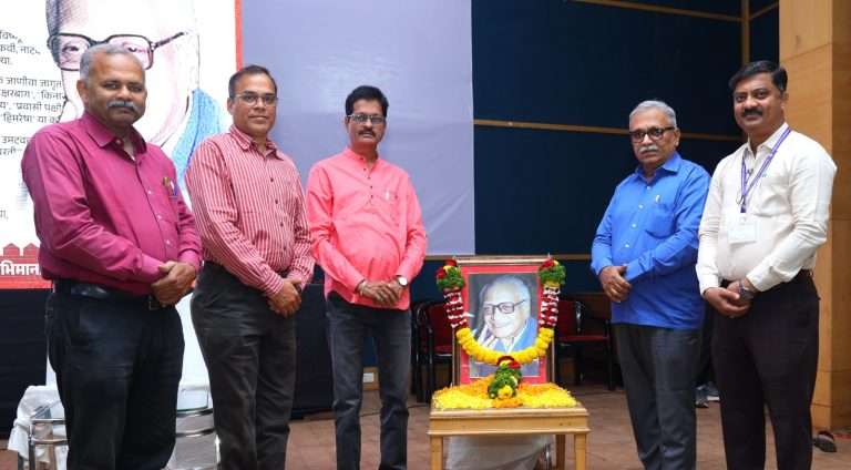 बदलत्या काळानुसार पत्रकारांनी तंत्रस्नेही होणे गरजेचे – प्रा. सुशोभन पाटणकर