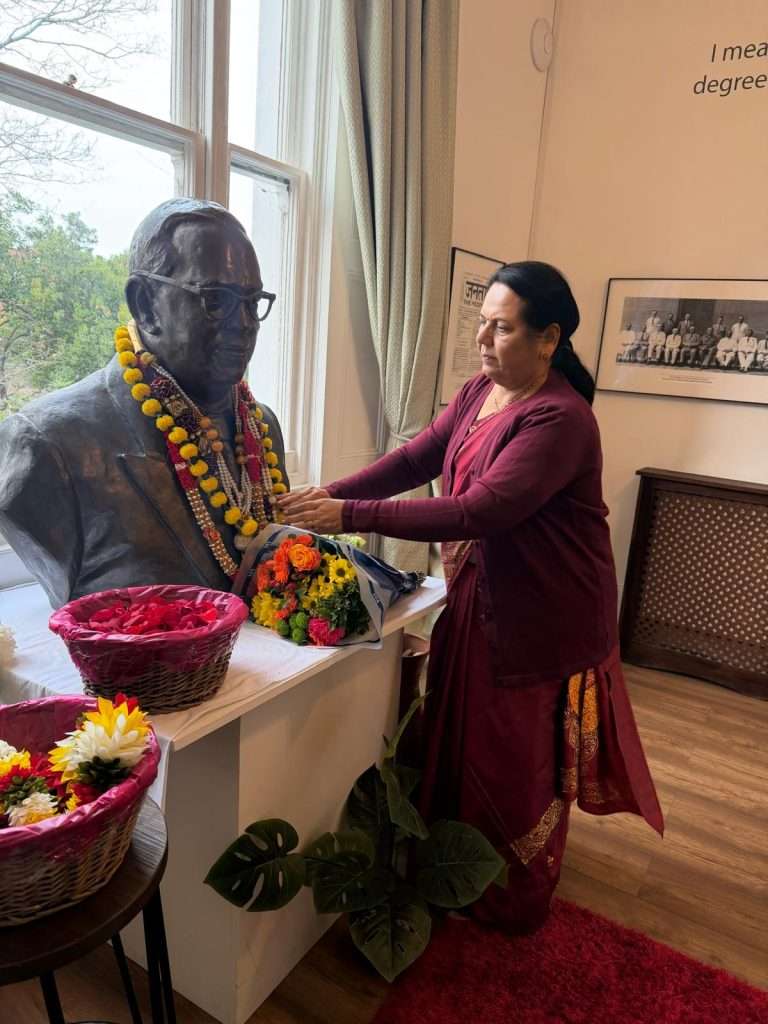 विधानपरिषद उपसभापती डॉ. नीलम गोऱ्हे यांची लंडनमधील भारतरत्न डॉ. बाबासाहेब आंबेडकर स्मारकाला भेट; बाबासाहेबांच्या स्मृतीला केले वंदन.