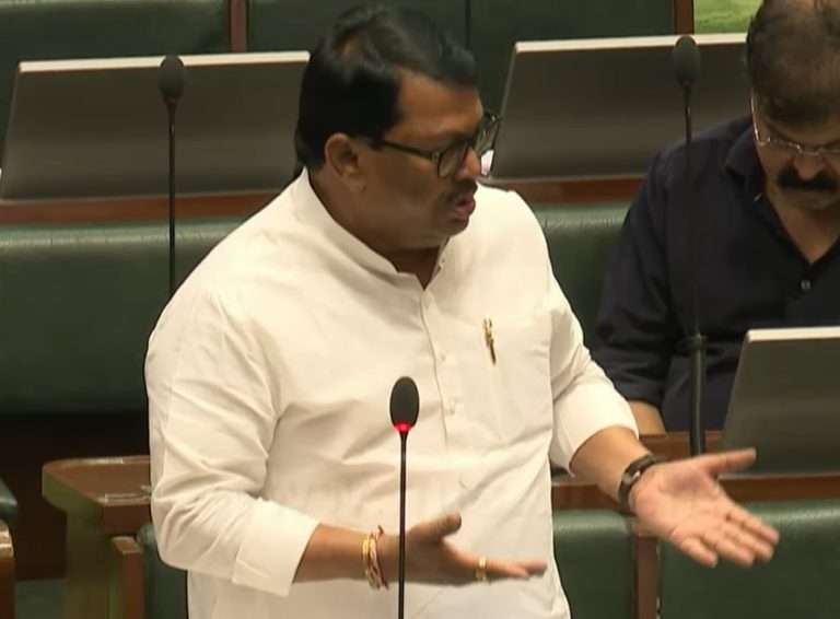 किडनी विक्री प्रकरणातील सावकरांवर कधी कारवाई करणार? – वडेट्टीवार