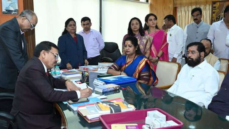 ज्येष्ठ नेत्यांना डावलून नव्या चेहऱ्याला संधी,राज्यसभेसाठी ज्योती वाघमारे यांचा अर्ज दाखल:एकनाथ शिंदेंचे धक्कातंत्र