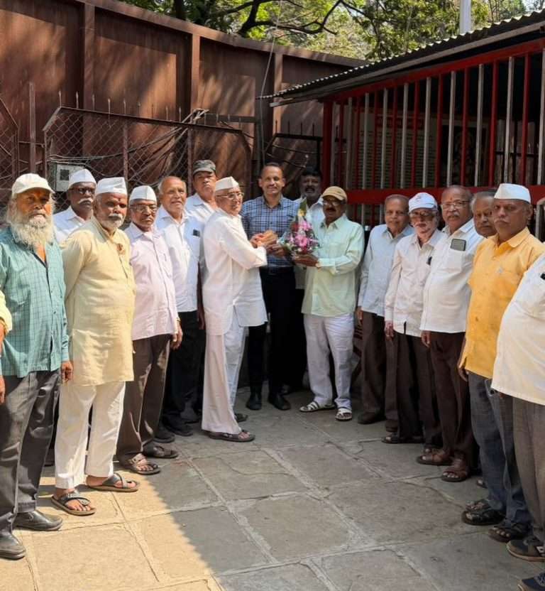 विठ्ठल रुक्मिणी मंदिरात ज्येष्ठ नागरिकांचा सन्मान: दोन पिढ्यातील सुसंवादाने निर्माण केले स्नेहबंध