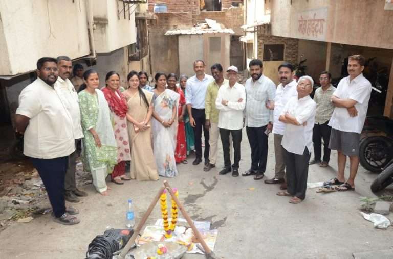 स्मिता हाईट्स रस्त्याच्या कामास प्रारंभ तर कॅनॉल रोड परिसरातील लेन नं. ३ मध्ये पाईपलाईन चे काम सुरु