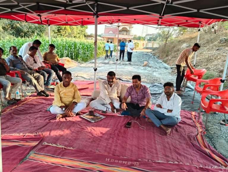 फुलगावमध्ये शाळेच्या मैदानासाठी माजी आमदार दीपक पायगुडे यांचे धरणे आंदोलन नवव्या दिवशीही सुरू