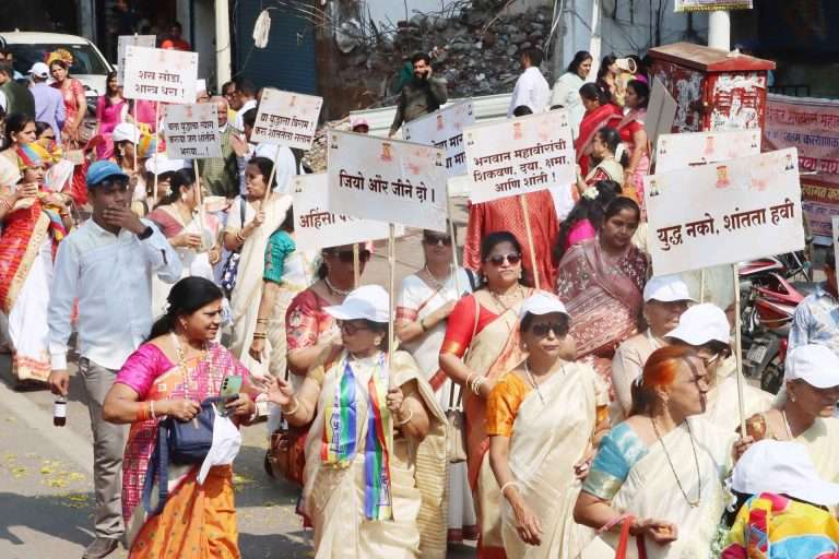 भगवान महावीर स्वामीजी यांच्या २६२५व्या जन्म कल्याणक महोत्सवानिमित्त भव्य शोभायात्रा