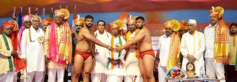 राष्ट्रधर्मपूजक दादाराव कराड  राज्यस्तरीय महाराष्ट्र कुस्ती महावीर केसरी स्पर्धा- २०२६चे उद्घाटन