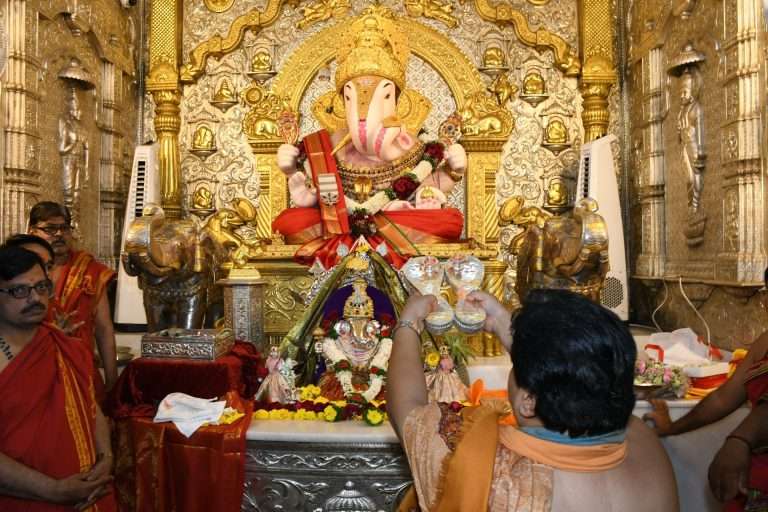 श्री स्वामी समर्थांच्या सूर्यमणी आणि पादुकांचे पुण्यात आगमन