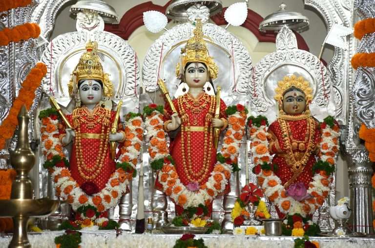 तुळशीबाग राममंदिरात श्रीराम-लक्ष्मण-सीता मूर्तीस गुढीपाडव्यानिमित्त पवमान अभिषेक
