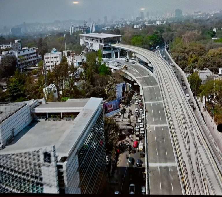 सावित्रीबाई फुले पुणे विद्यापीठासमोरील एकात्मिक दुमजली उड्डाणपूल पुणेकरांच्या सेवेत