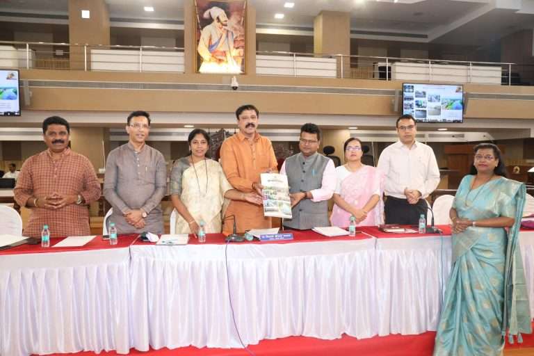 पुणे महापालिकेचा १३,९५५ कोटींचा अर्थसंकल्प स्थायी समितीला सादर