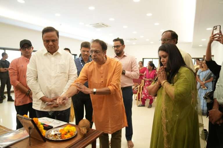 आशिष शेलार यांच्या हस्ते ‘खंजिरीचे बोल’ चित्रपटाचा मुहूर्त संपन्न